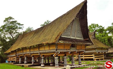 Rumah adat batak adalah salah satu bukti kekayaan budaya dan peninggalan sejarah di indonesia, tepatnya di. Gambar dan Penjelasan Rumah Adat di Indonesia dari Sabang ...