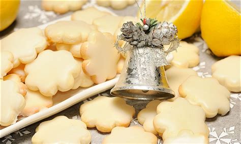 Biscotti con glassa al limone. Biscotti di Natale con la glassa al limone - Vegan blog ...