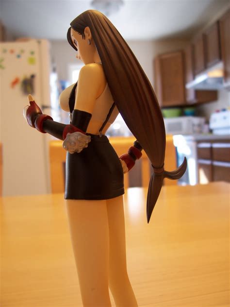 When Pigs Fly Returns Zachs Figure Reviews Tifa Lockhart