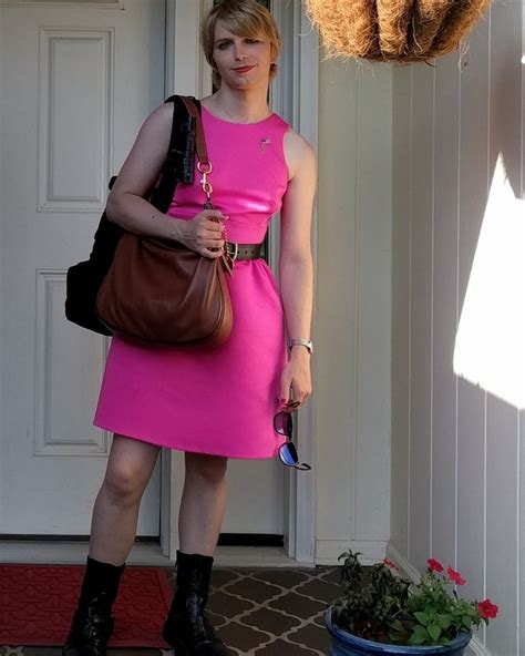 Move Over Elon Musk Meet Grimes Rumoured New Transgender Girlfriend Chelsea Manning Barack