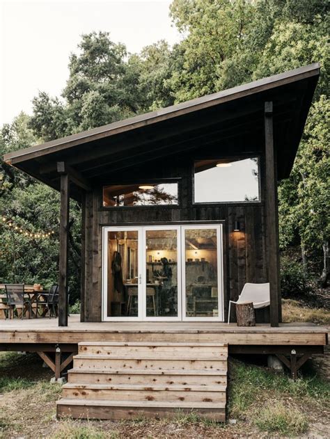 Diy Tiny Home With Slanted Roof Lots Of Windows And Wide Deck In 2020