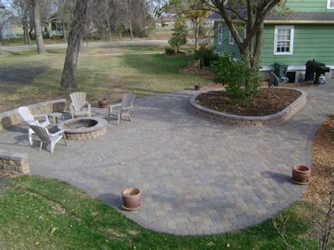Paver Patio With Fire Pit And Integrated Plantscapes Oasis Landscapes