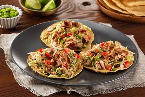 Sofríe en una sartén rodajas de cebolla al gusto y un ajo,. Salpicón de atún| Recetas Nestlé