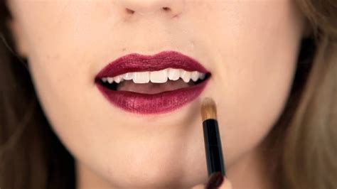 Cet article est dans la catégorie accueil , et vous pouvez trouver des articles similaires toutes catégories , beauté & santé , beauté essentials , rouge à lèvres. Appliquer son rouge à lèvres mat - YouTube