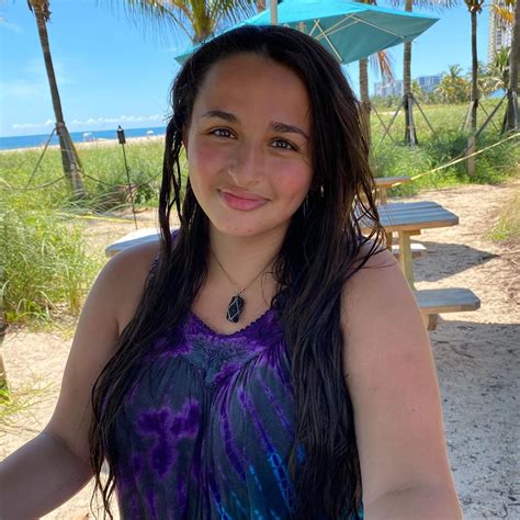 I Am Jazz S Jazz Jennings Admits She S Humiliated By 100 Lb Weight