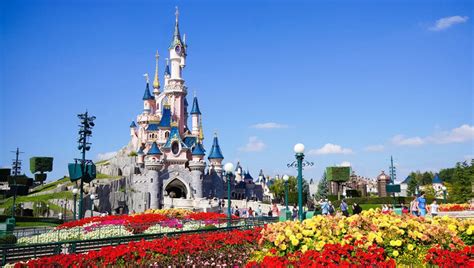 Réservation de 2 chambres pour 4 personnes avec le petit déjeuné; B&B Hôtel Disneyland Paris: vente privée jusqu'au 20/12/2018