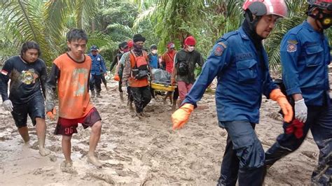 Kalau sudah begitu, anda harus mengurusnya langsung, bagaimana caranya? Update Banjir Masamba: 24 Korban Meninggal, 69 Orang ...