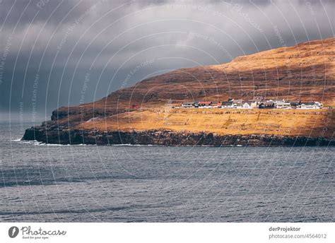 Färöer Inseln Blick Auf Die Insel Eysturoy Mit Dorf Ein Lizenzfreies