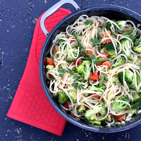 Because of this, evoo has more nutrition than virgin or refined olive oils do. Healthy Vegetable Pasta with Olive Oil - Clean Eats, Fast ...