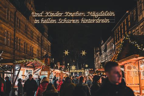 Wir sind montag bis freitag von 6 bis 22 uhr und samstag 8 bis 16 uhr erreichbar. 🤶 Auf zum Geschenkekauf! 🎅 👉... - Hamelner Weihnachtsmarkt ...