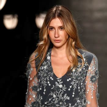 Şeyma subaşı var mısın yok musun da. Fashion Designer SEYMA SUBASI