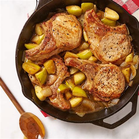 The perfect way to change up boring old pork chops. A Heart-Healthy Weeknight Meal Planner | Apple pork chops, Pork, Food recipes