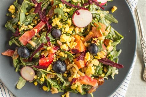 Die tofuwürfel in einer beschichteten pfanne knusprig anbraten. Kamut Salad with Creamy Chipotle Dressing | Healthy Nibbles