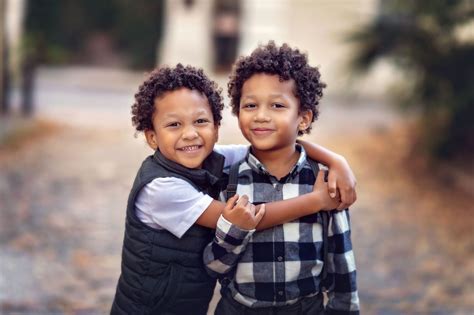 Filhos De Gêmeos Idênticos São Como Irmãos Ou Primos O Universo De