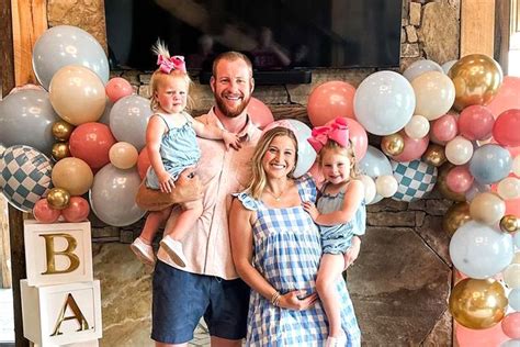 Nfl Quarterback Carson Wentz And Wife Expecting Baby No 3