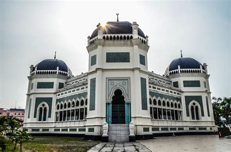 Masjid Raya Medan Ketika Arsitektur Barat Dan Timur Menyatu