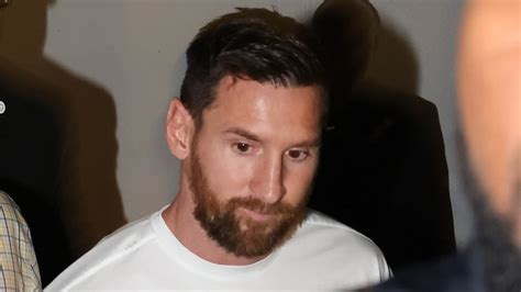 Lionel Messi And His Wife Antonela Roccuzzo Are Mobbed By Fans As They