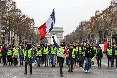 ‘yellow Vest Protesters Turn Out For Fifth Weekend In France