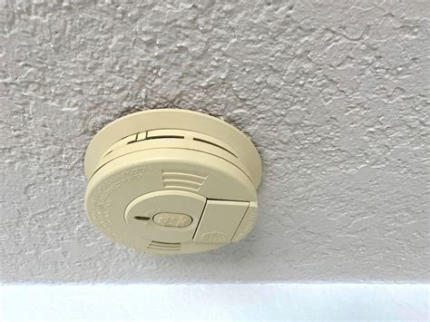 How Do You Know If A Smoke Detector Is Going Bad Guy Thearoolen79