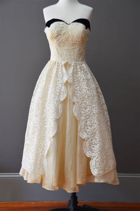 1950's Cream Lace Vintage Dress | VintageVirtuosa