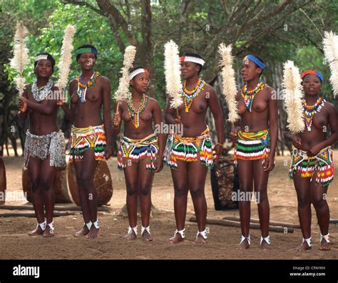 South Africa Kwazulu Natal Damazulu Village Zulu Women Stock Photo Alamy