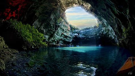 Incredible Caves Windows 10 Theme Darklight Mode