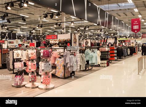 Tesco Clothing Hi Res Stock Photography And Images Alamy