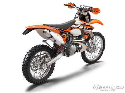 After picking up my 2017 ktm 500 exc, i only got about 1 or two rides on it before the mods began. KTM KTM 500 XC-W - Moto.ZombDrive.COM