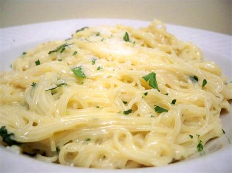 Hi there, this looks tasty and i'm going to try it this week. nummies: Creamy Garlic Pasta