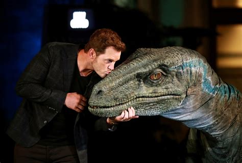 Chris Pratt And Blue Reunited At The Opening Of Jurassic World The Ride
