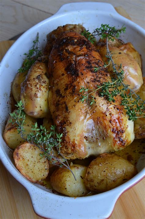 Poulet R Ti Au Thym Et Ses Pommes De Terre Nouvelles Recette De Plat Poulet Roti Recette