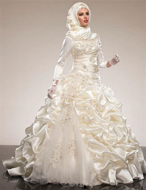 Ball Gowns Saudi Arabia Abaya Muslim Wedding Dresses Ruffles Crystal Beaded Ruffles Elegant