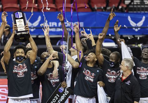 Mountain West Tournament Aztecs Hold Off Utah State In Final Las