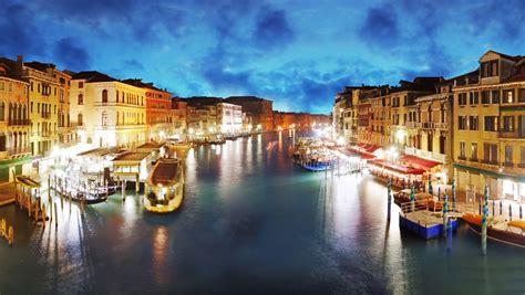 Night Venice In Awesome Photos Elsoar