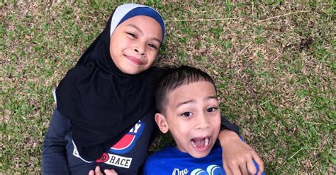 Dalam hal perasaan, korang yang anak sulung ni memang tak pandai menipu. Berebut Nak Jadi Yang Pertama Di Cium, Ibu Ayah Mesti ...