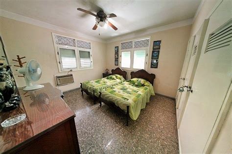 Las casas particulares no son más que casas privadas en cuba, donde los propietarios, en la misma casa, ofrecen sus habitaciones a los clientes, con estándares similares a los de los hoteles, en alquiler. casa particular susana nuevo vedado apartment rental cuba ...