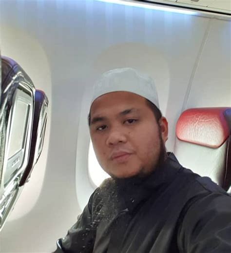 Rezeki yang kita miliki adalah pemberian daripada allah s.w.t. Dulu Menangis Sebak Dapat RM2, Ustaz Ebit Lew Bersyukur ...