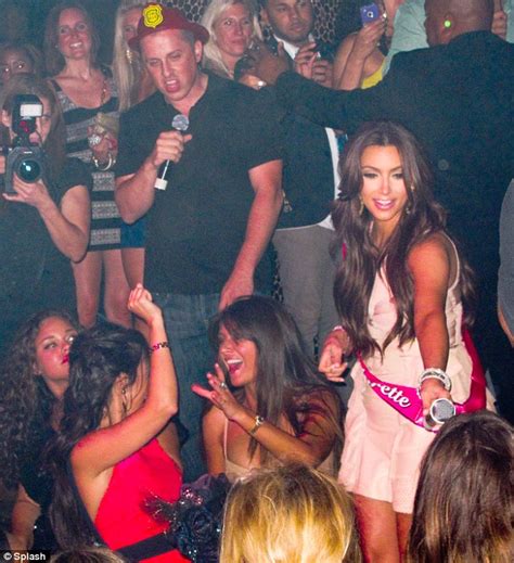 Kim Kardashians Bachelorette Party Tv Star Lets Her Hair Down In Sin City Daily Mail Online