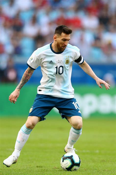 ljoˈnel anˈdɾez ˈmesi ( слушать); Lionel Messi Photos - Qatar Vs. Argentina: Group B - Copa ...