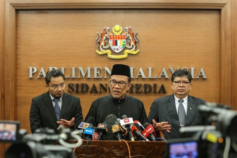 Cari hotel di port dickson, malaysia. Anwar Angkat Sumpah Ahli Parlimen Port Dickson