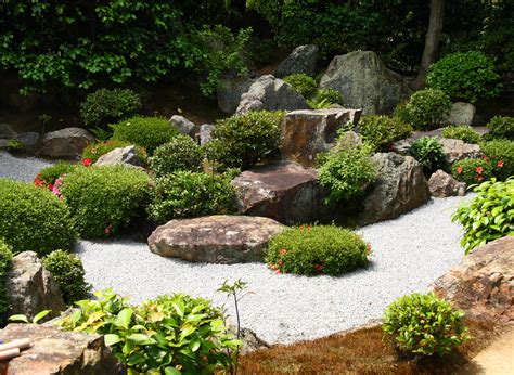 Simple Tips For Giving Your Garden A Relaxing Zen Atmosphere