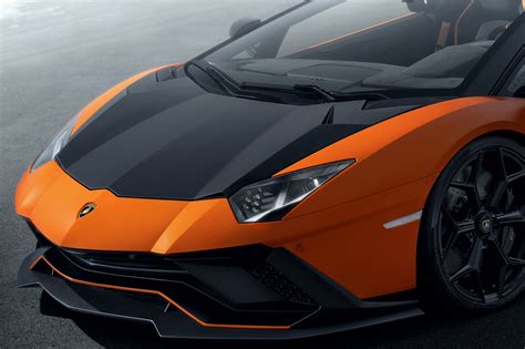 Lamborghini Aventador Ultimae Gets A Brand New Look With Lots Of Carbon