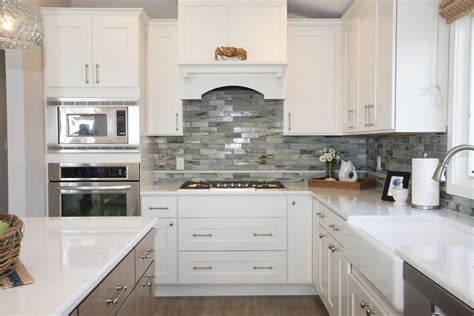 Modern kitchen design tends to focus on bold clean lines, but adding a bit of texture into your decor doesn't have to look outdated. Top Trends In Kitchen Backsplash Design- 2018 - Under ...