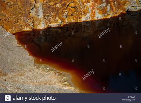 Acid And Corrosive Liquid Hi Res Stock Photography And Images Alamy