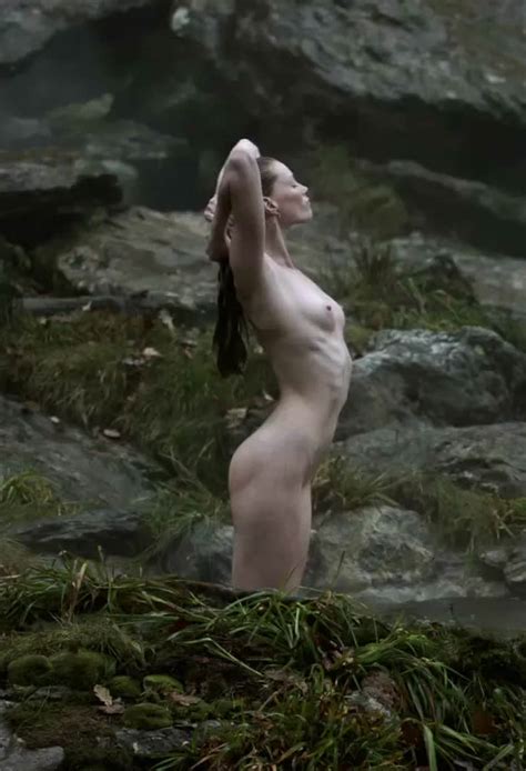 Nude Celebs Alyssa Sutherland In Vikings Video Nudecelebgifs