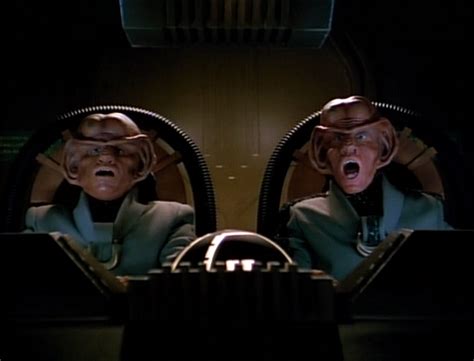 Wobble Reviews Bob Surlaws Words Of Mouth Star Trek Tng 3x08 The
