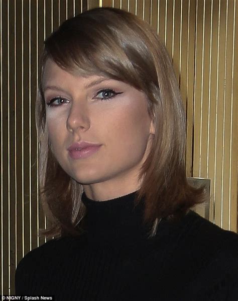 Taylor Swift Forgets To Blend In Her White Concealer Daily Mail Online