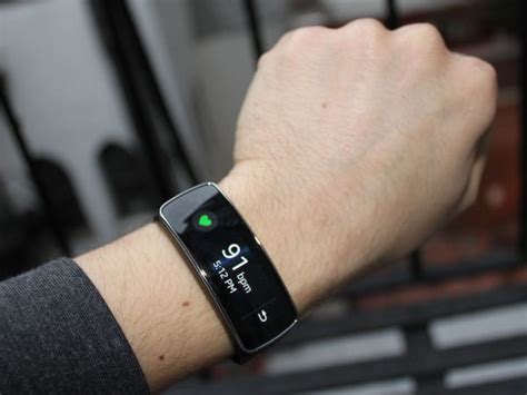 Samsung Gear Fit Photos And Features
