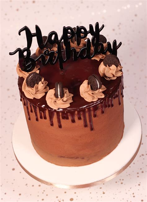Double that recipe and then add the crushed oreos and vanilla extract and mix with a spatula and put in the fridge until the cakes are ready to decorate. Oreo chocolate drip cake - Cakey Goodness