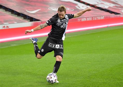 Kein anderer fußballverein zieht so viele zuschauermassen an wie der linzer athletik sport klub, der lask. LASK vs. Sturm Graz Tipp, Prognose & Quoten 14.02.2021 ...